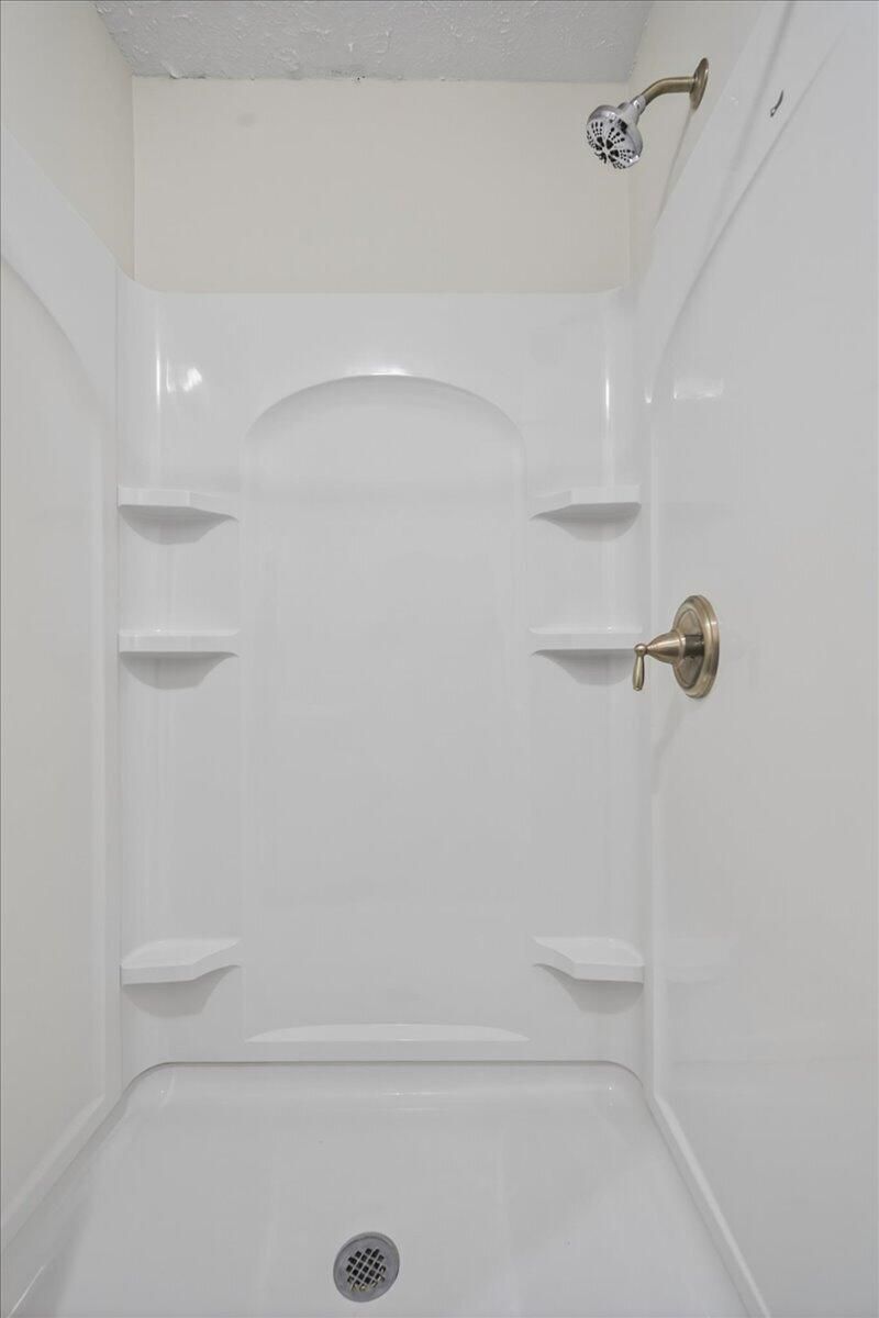 201 Gardeners Walk Photo 22