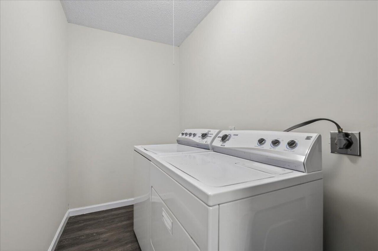 201 Gardeners Walk Photo 25