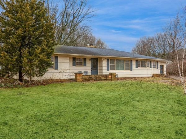 2700 Niles Road, St. Joseph, MI 49085