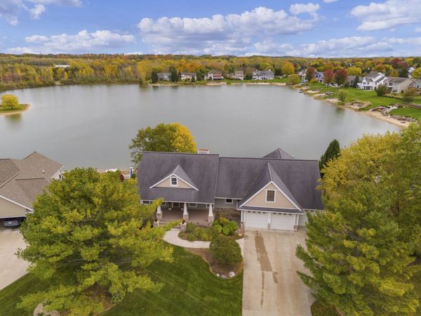 8886 Stonepoint Court, Jenison, MI 49428