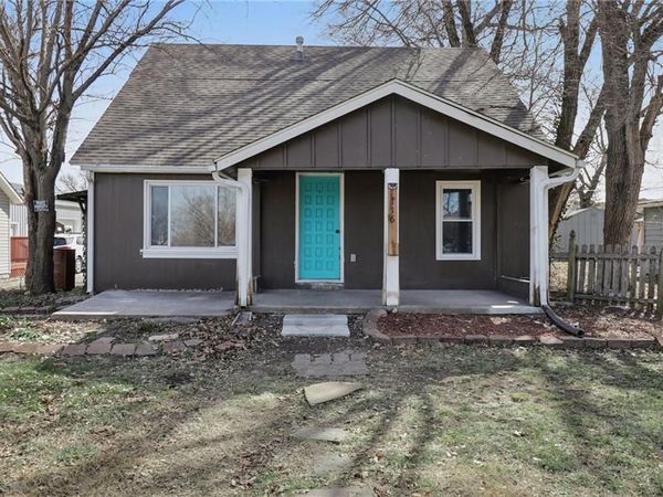 116 W 3rd Street, Tonganoxie, KS 66086