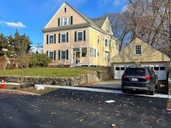 73 Moore Avenue, Worcester, MA 01602