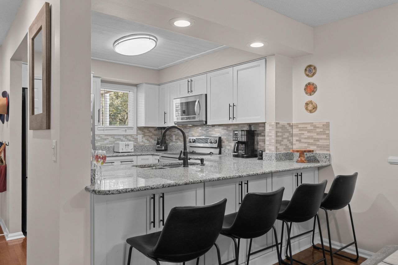 2402 Racquet Club Drive Photo 11