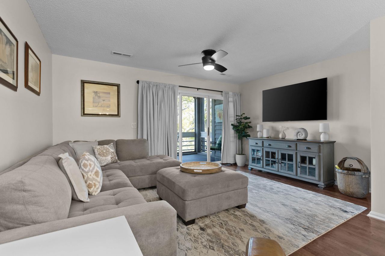 2402 Racquet Club Drive Photo 16