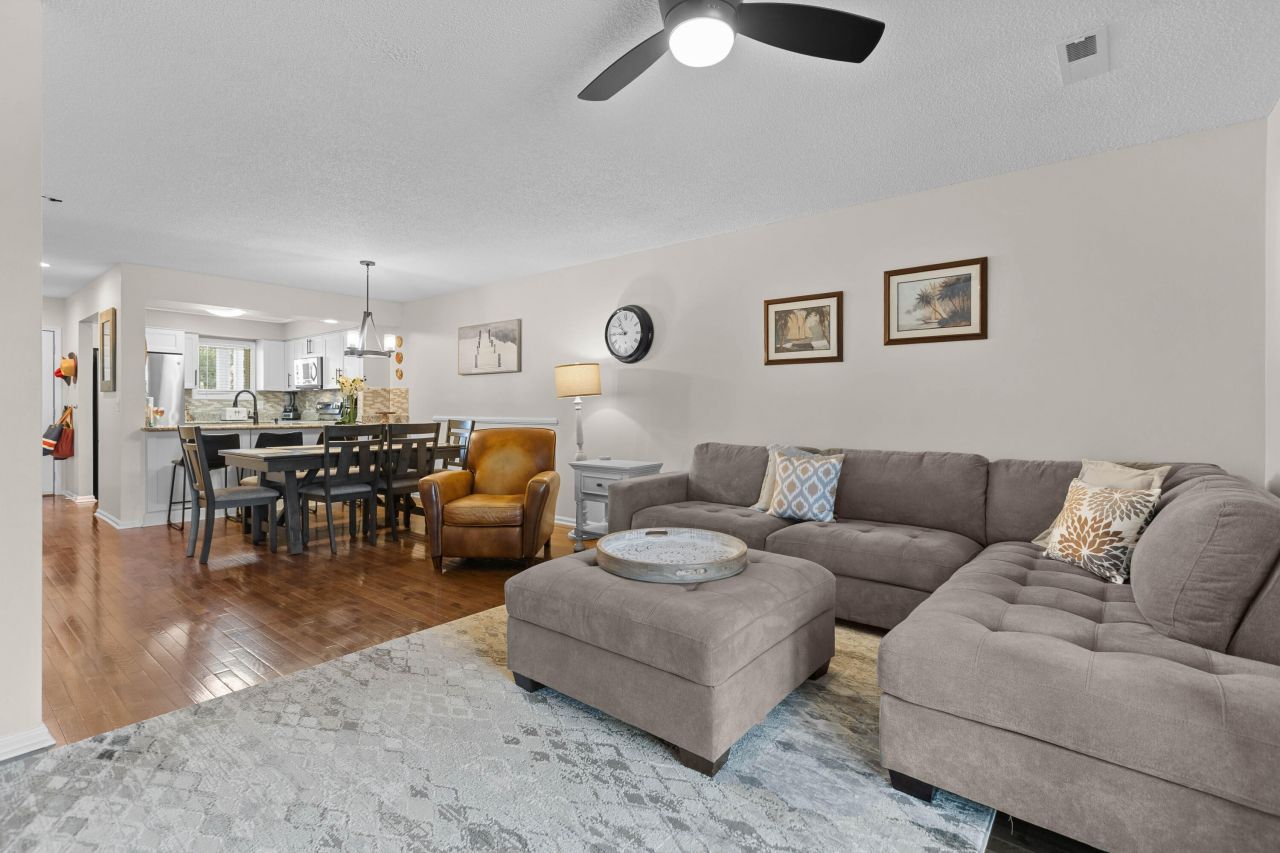 2402 Racquet Club Drive Photo 21