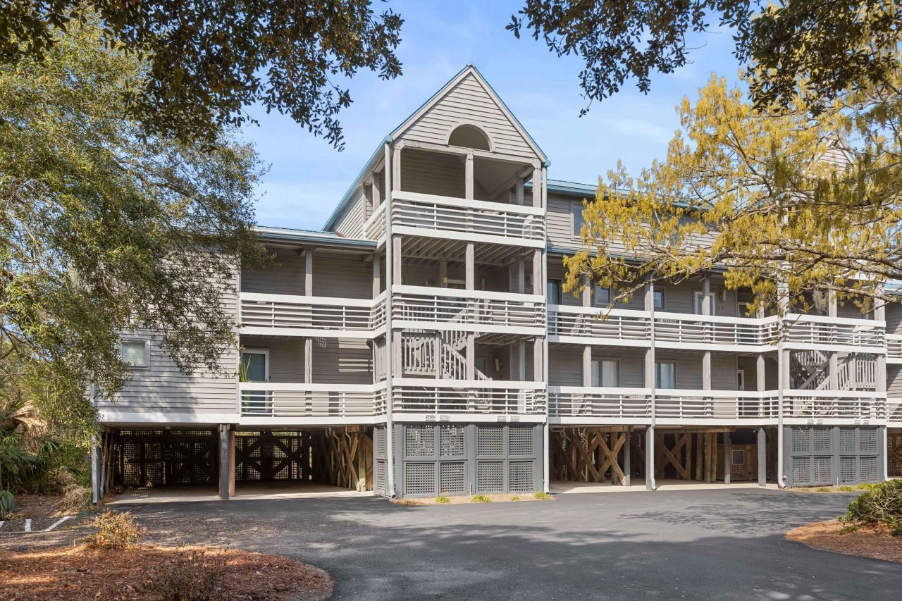 2402 Racquet Club Drive Photo 4