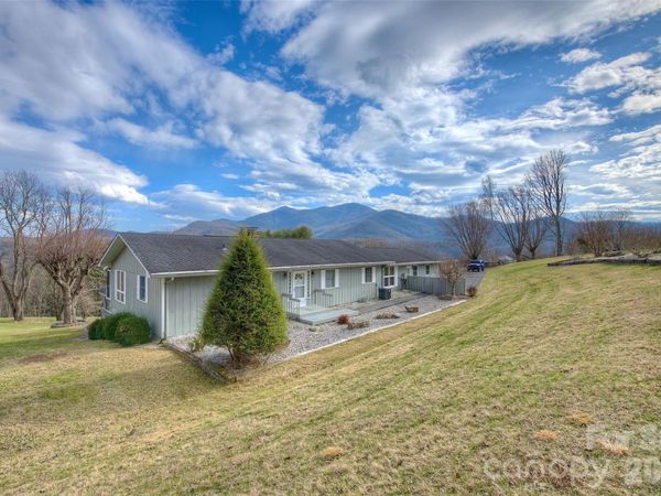 220 Grand View Lane , Burnsville, NC 28714