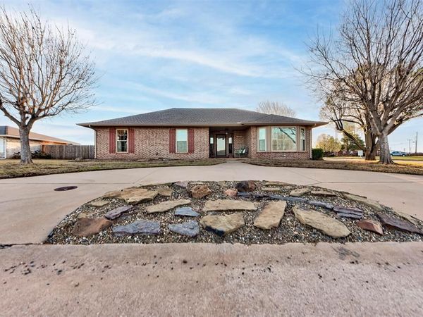 402 Shawn Drive, Okarche, OK 73762