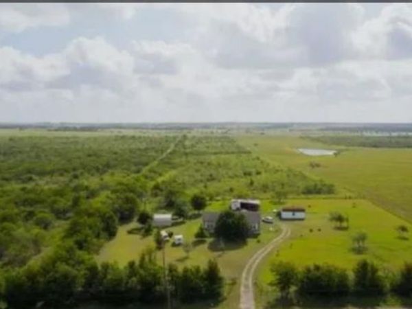 415 Holz RD, Niederwald, TX 78640