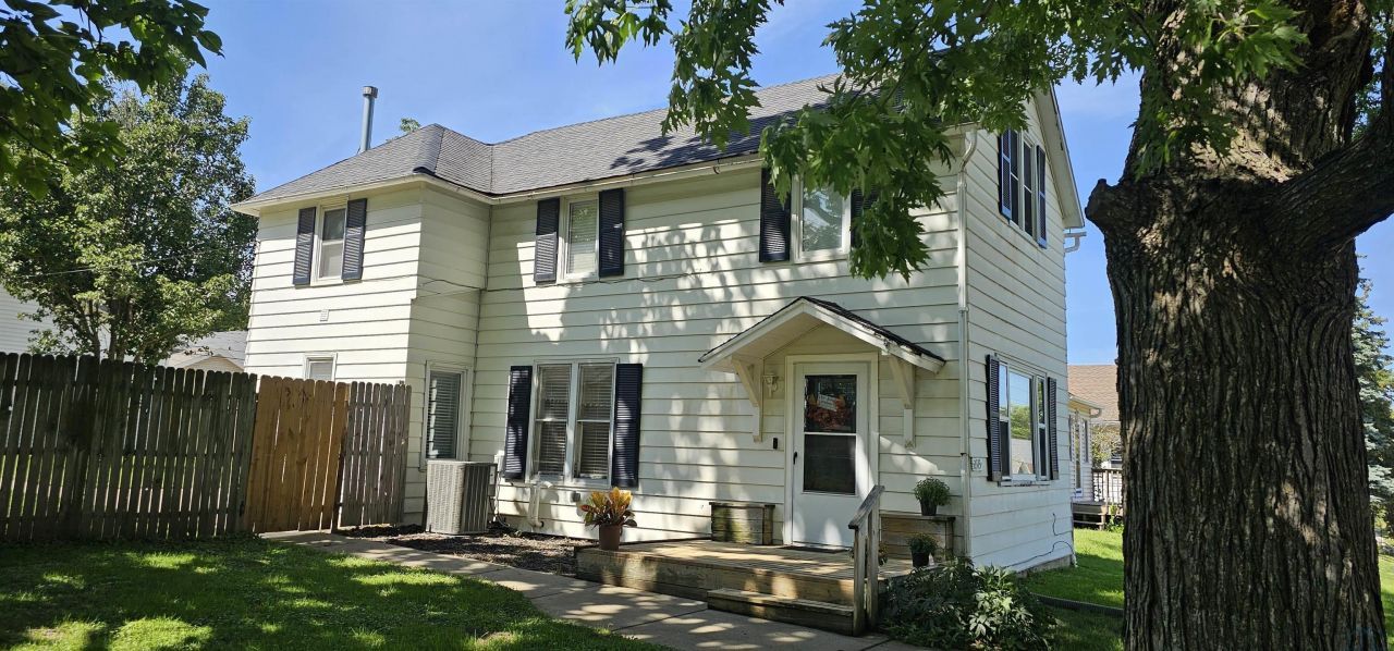 2313 S Royce St, Sioux City, IA 51106 Main Photo