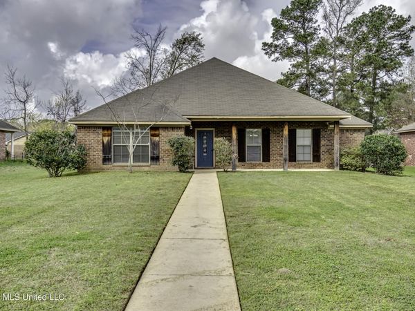 125 Whispering Oaks Crossing, Pearl, MS 39208