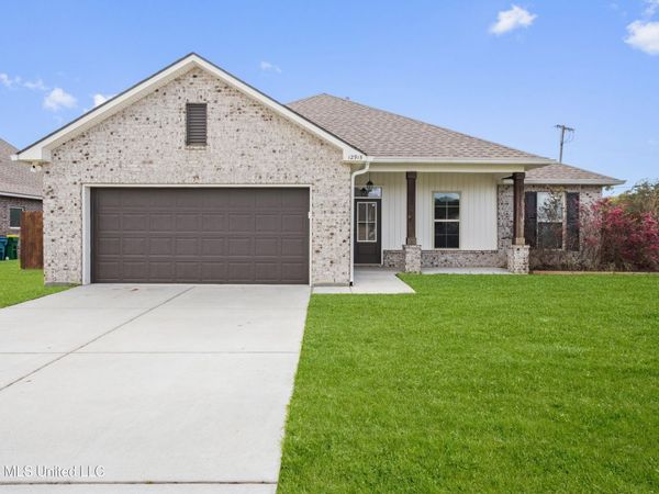 12915 Jackson Lee Drive, Ocean Springs, MS 39564