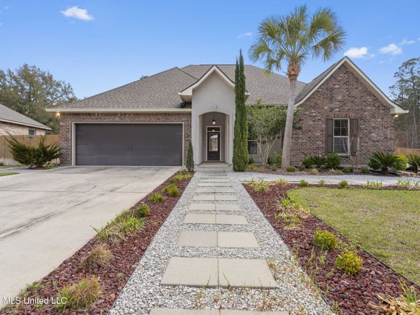 7444 Saints Circle, Ocean Springs, MS 39564