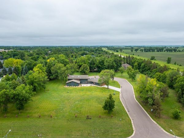 1487 EDGEWOOD Court, Wahpeton, ND 58075