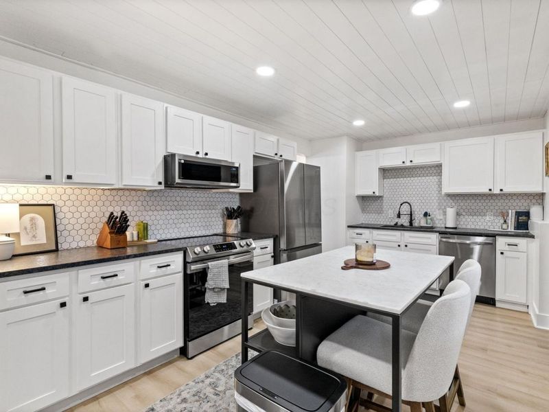 3477 Torrington Street , Hilliard, OH 43026 Photo 8