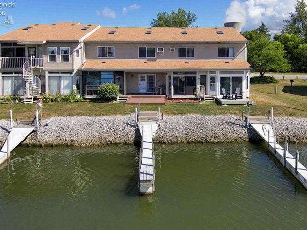 6280 N Harris Harbor Drive, Oak Harbor, OH 43449