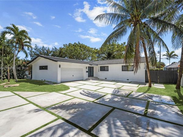 11660 Canal Dr , North Miami, FL 33181