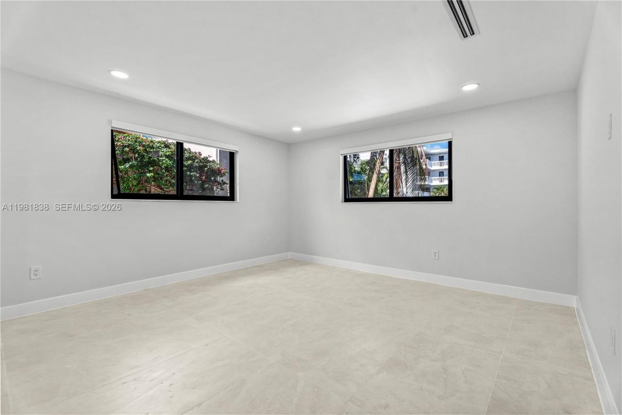 11660 Canal Dr , North Miami, FL 33181 Photo