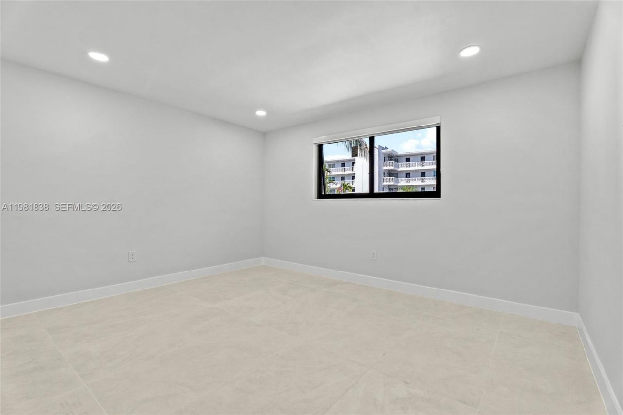 11660 Canal Dr , North Miami, FL 33181 Photo