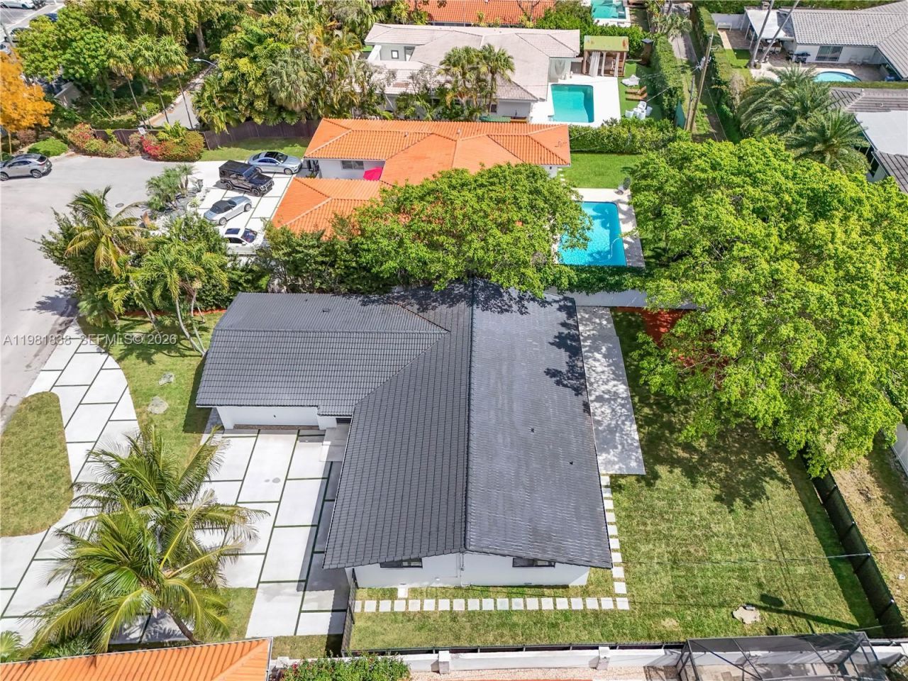 11660 Canal Dr , North Miami, FL 33181 Photo