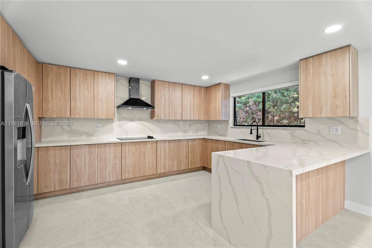 11660 Canal Dr , North Miami, FL 33181 Photo