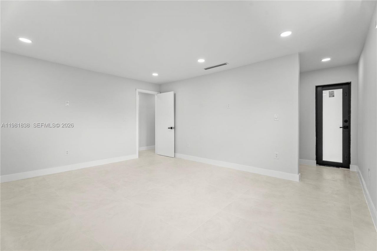 11660 Canal Dr , North Miami, FL 33181 Photo