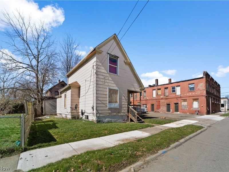 796 Sherman, Akron, OH 44311 Photo 3