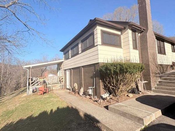 78 Johnson Street, Hinton, WV 25951