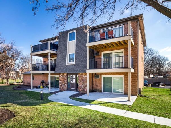 604 W 65th Street, Unit 4, Westmont, IL 60559