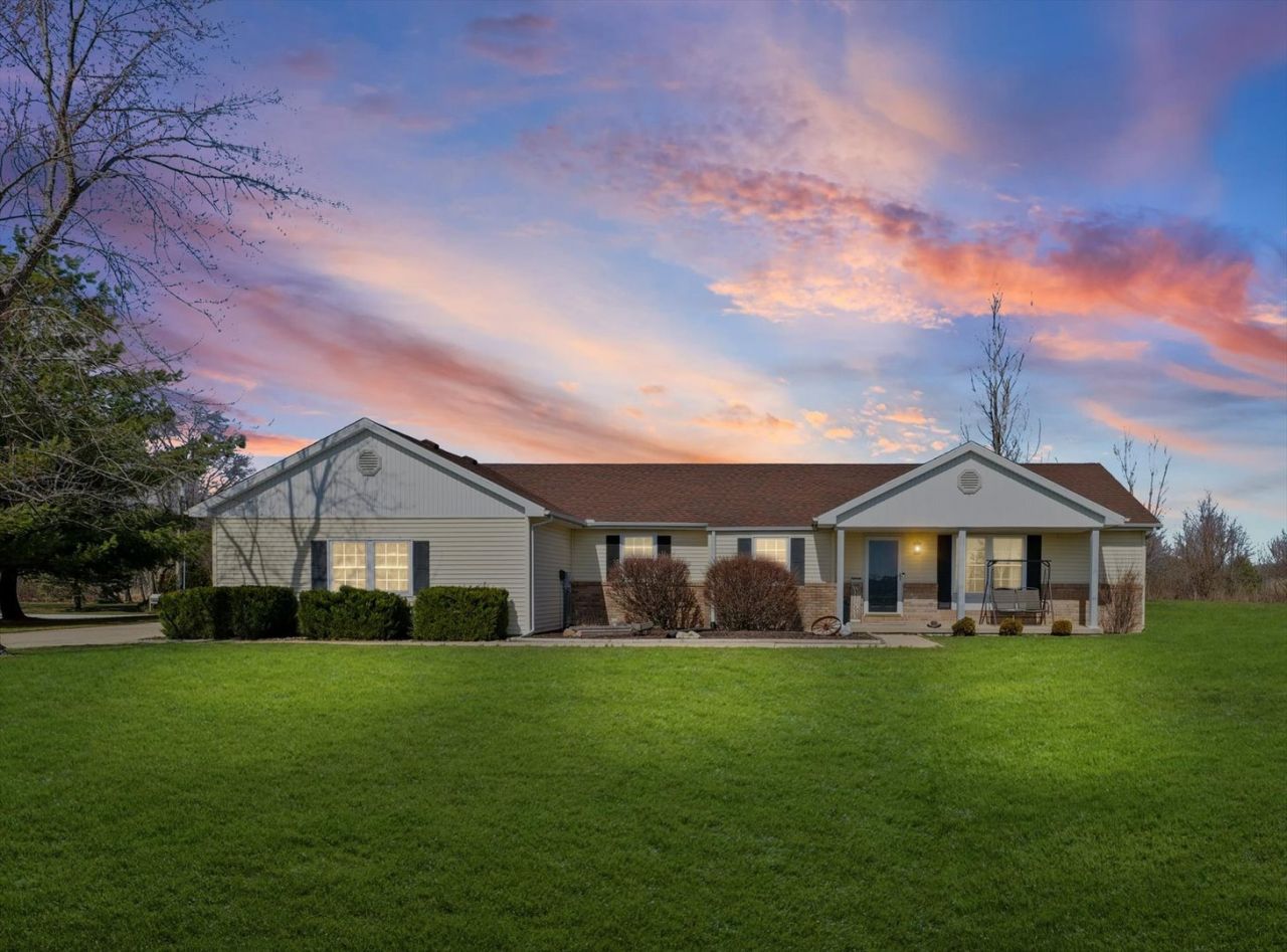 29 Falcon Pass, Camargo, IL 61919 Main Photo