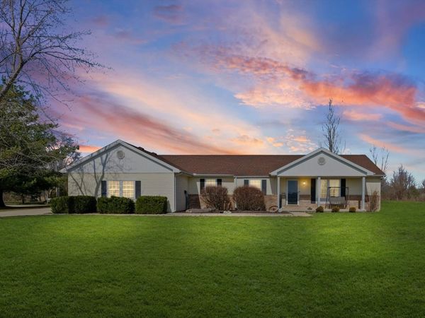 29 Falcon Pass, Camargo, IL 61919