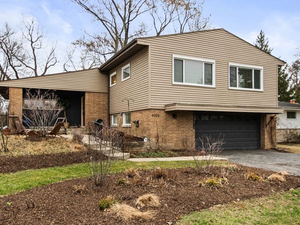 6323 N Kirkwood Avenue , Chicago, IL 60646