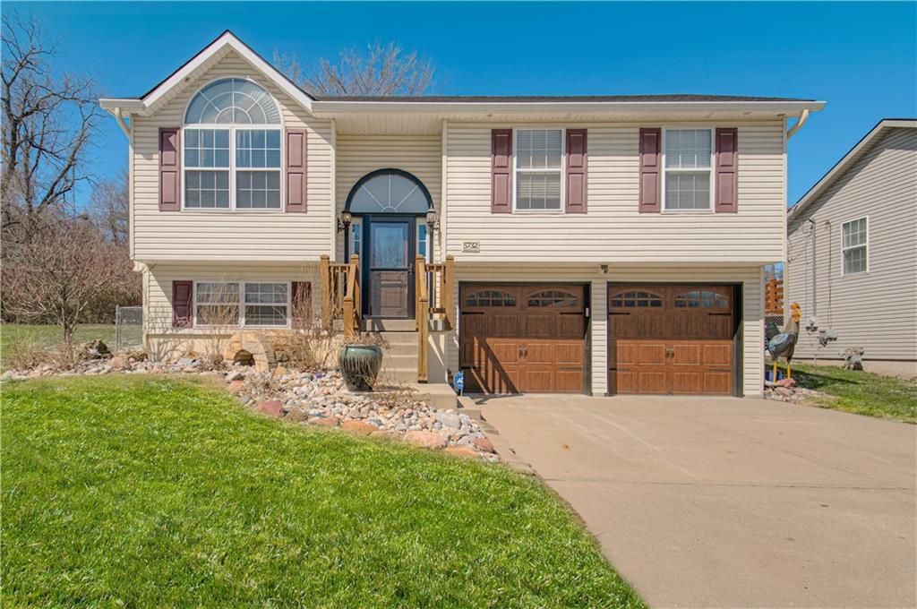 5732 NE Barnes Avenue, Kansas City, MO 64119 Main Photo