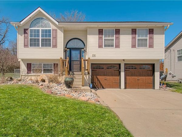 5732 NE Barnes Avenue, Kansas City, MO 64119