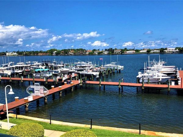 145 Yacht Club Way, Unit 304, Hypoluxo, FL 33462