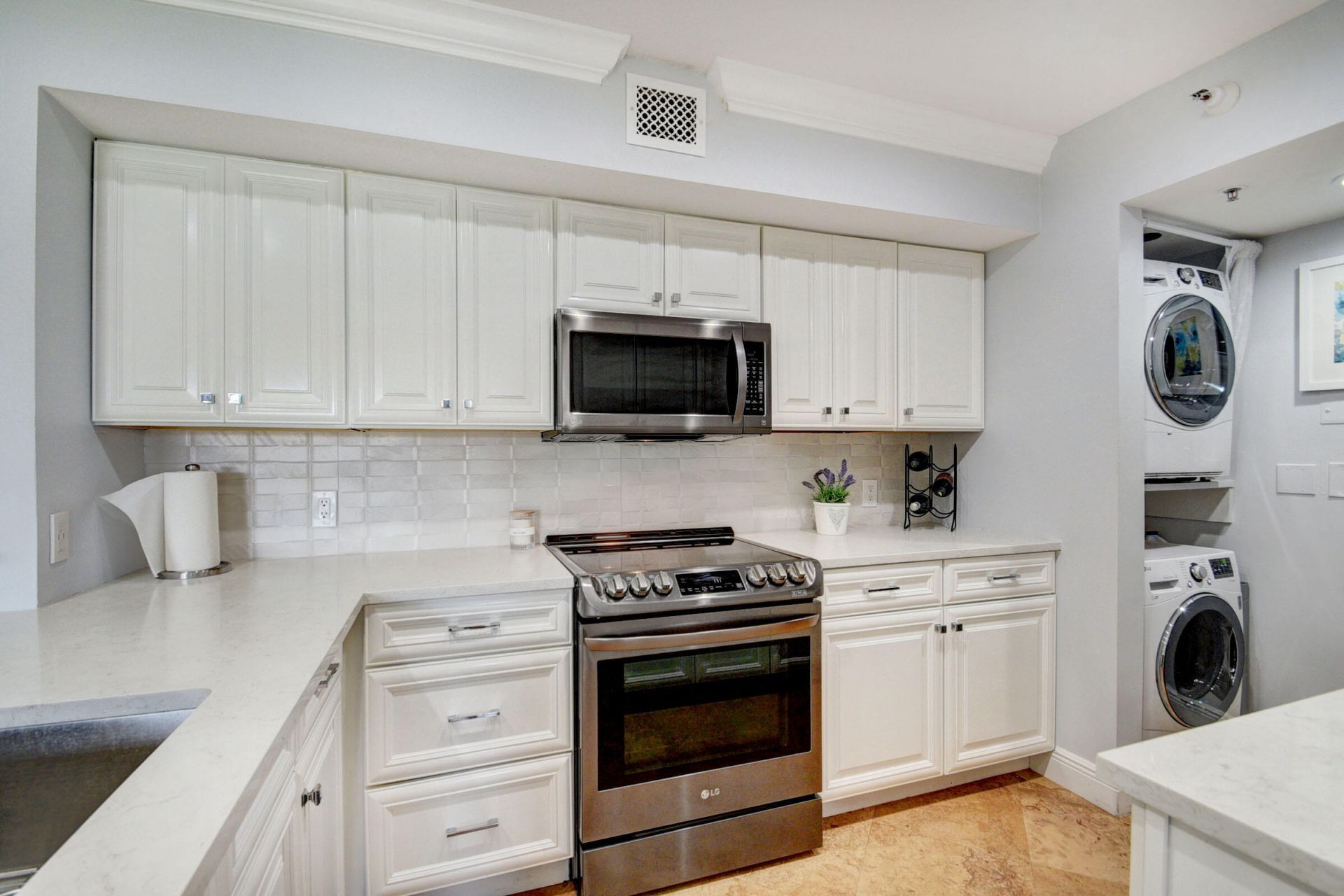 145 Yacht Club Way, Unit 304, Hypoluxo, FL 33462 Photo