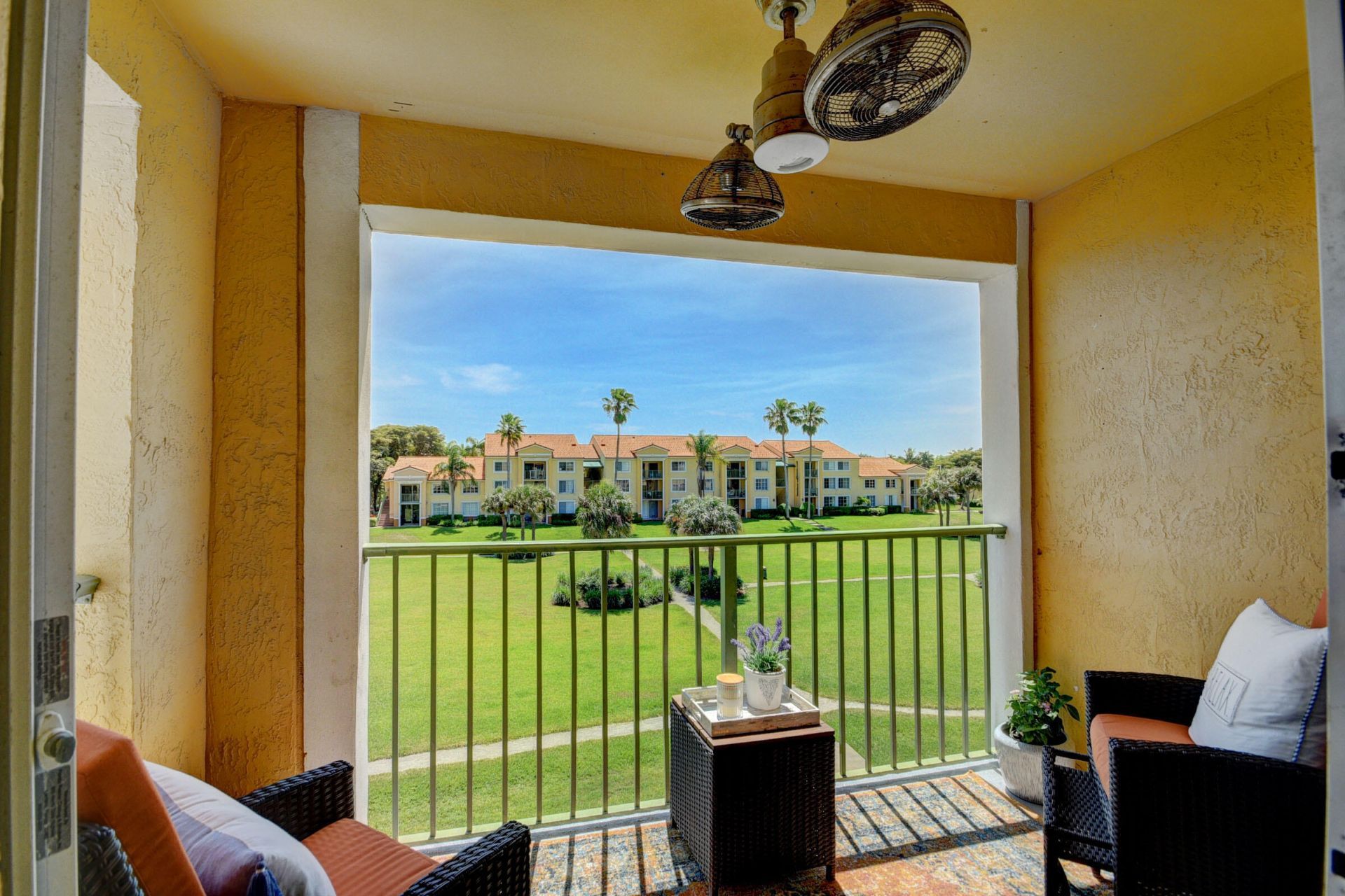 145 Yacht Club Way, Unit 304, Hypoluxo, FL 33462 Photo