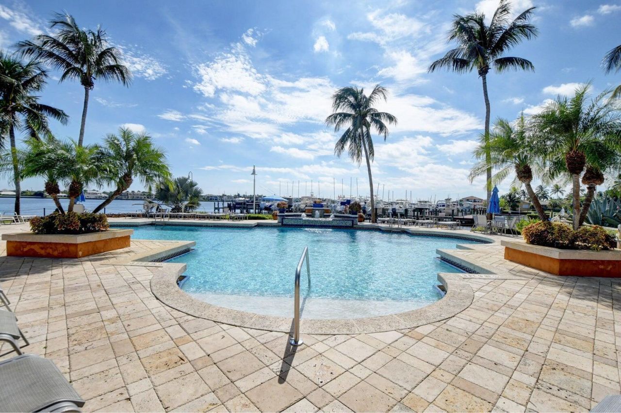 145 Yacht Club Way, Unit 304, Hypoluxo, FL 33462 Photo