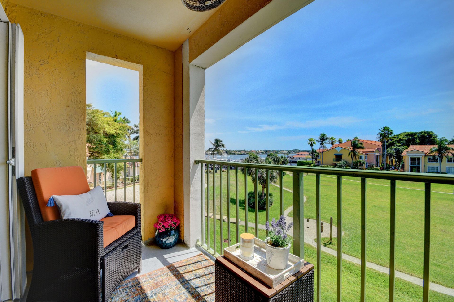 145 Yacht Club Way, Unit 304, Hypoluxo, FL 33462 Photo