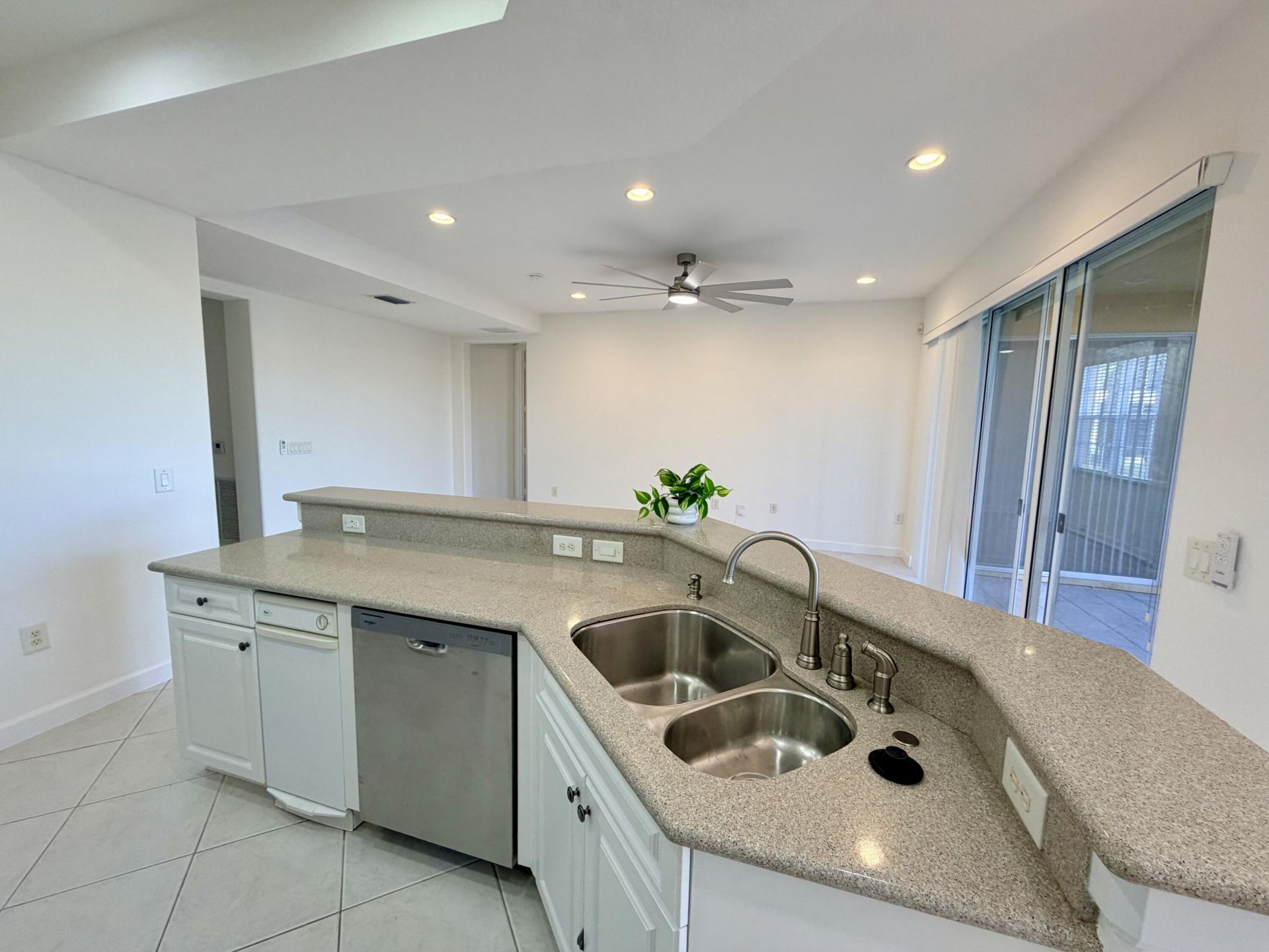 8290 NW 128th Lane, Unit 38-b, Parkland, FL 33076 Photo