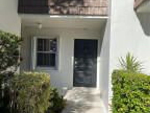4031 N Cypress Drive, Unit 101, Pompano Beach, FL 33069