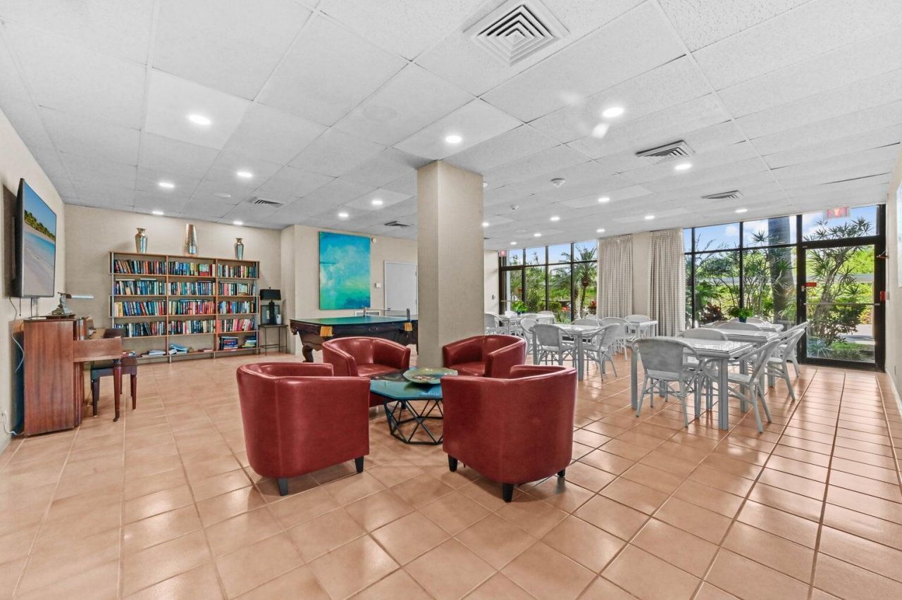 2400 Presidential Way, Unit 1706, West Palm Beach, FL 33401 Photo