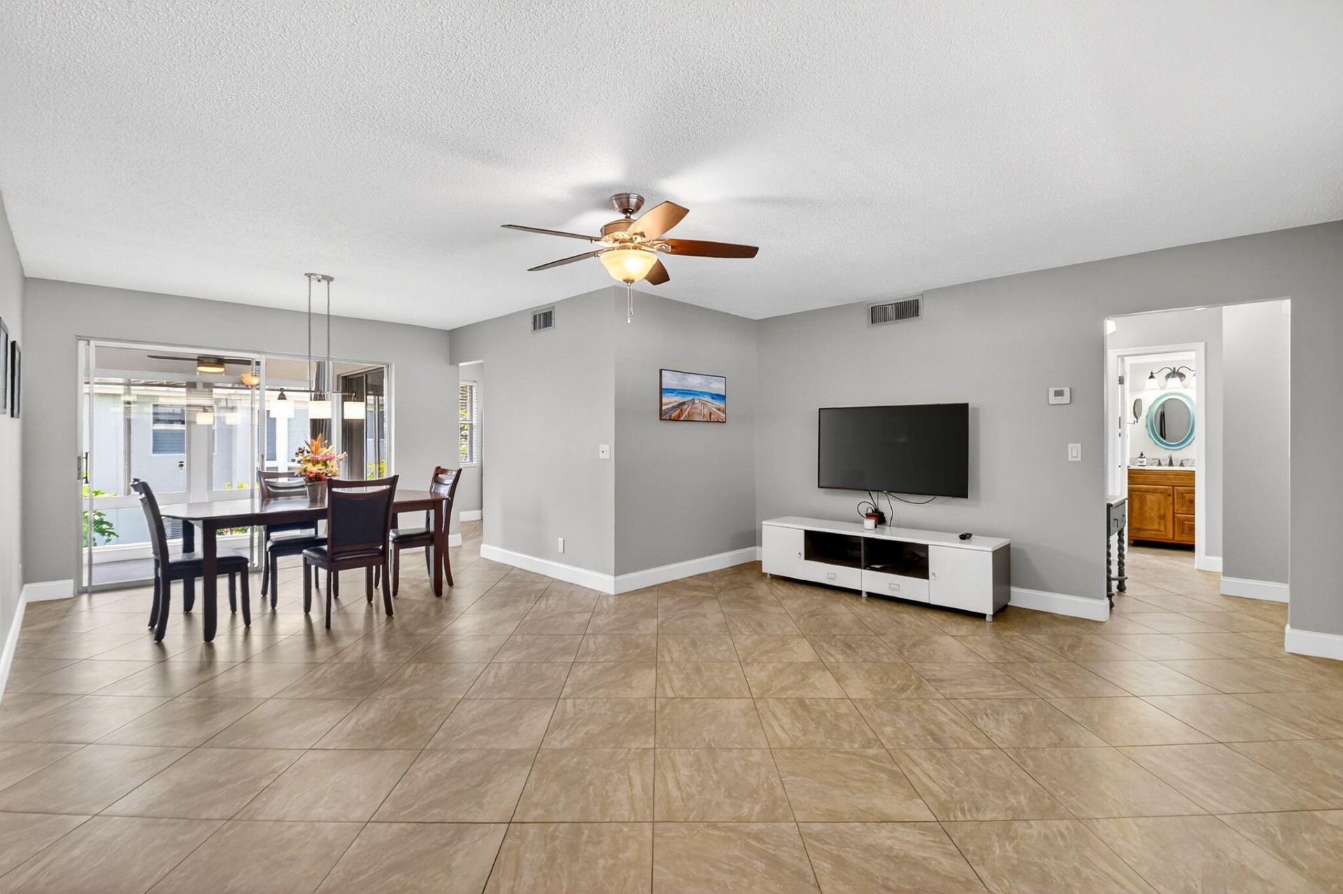 18 Colonial Club Drive, Unit 203, Boynton Beach, FL 33435 Photo