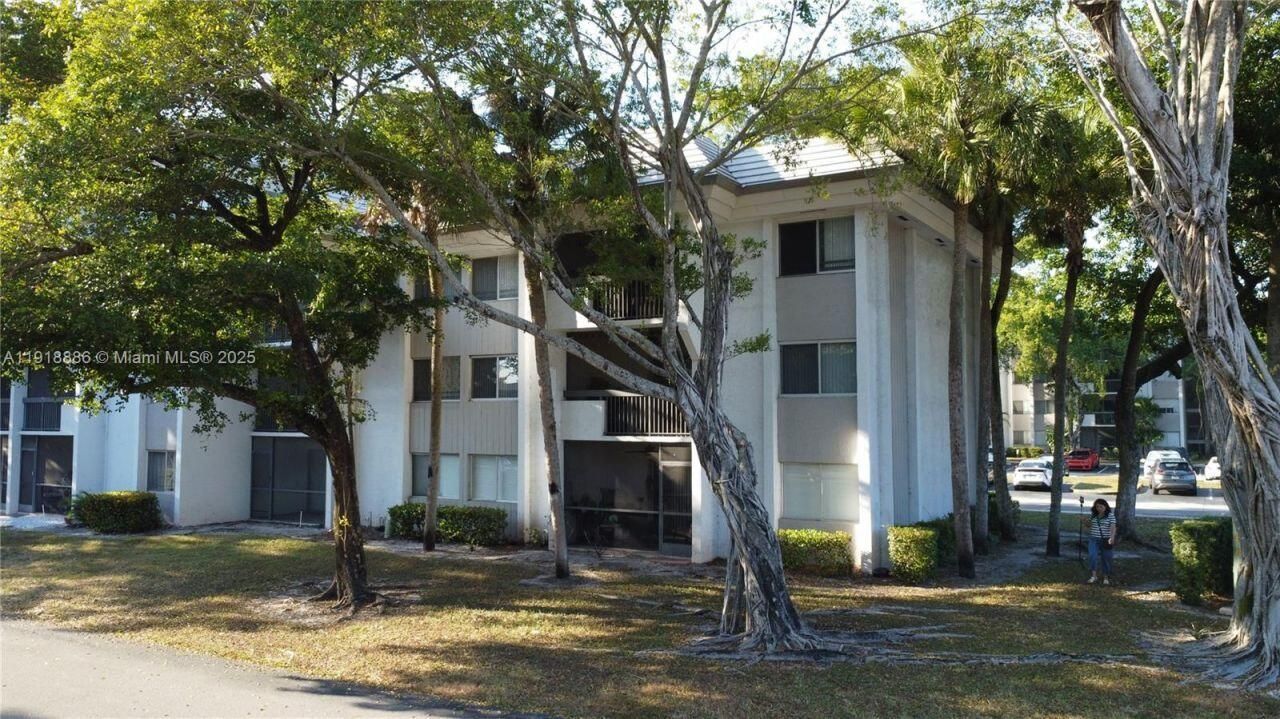 701 N Pine Island Road, Unit 105, Plantation, FL 33324 Photo