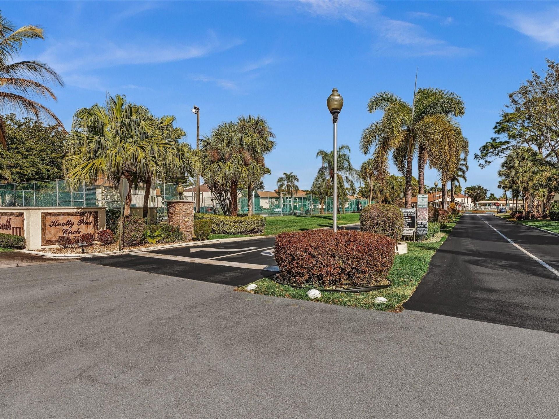 305 Knotty Pine Circle, Unit A2, Greenacres, FL 33463 Photo