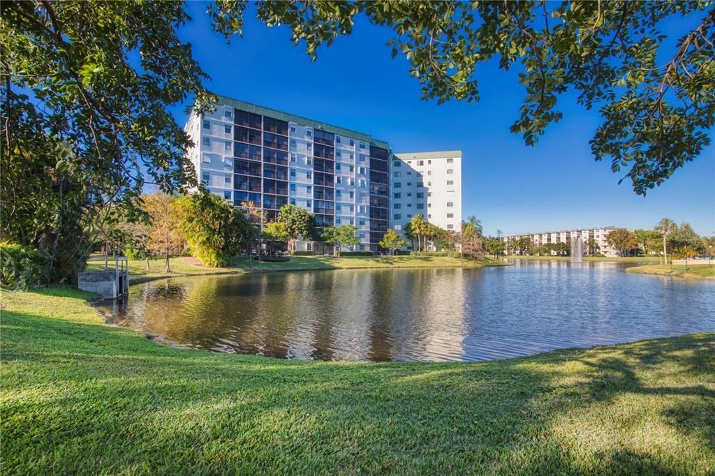 2334 S Cypress Bend Dr, Unit 308, Pompano Beach, FL 33069 Photo