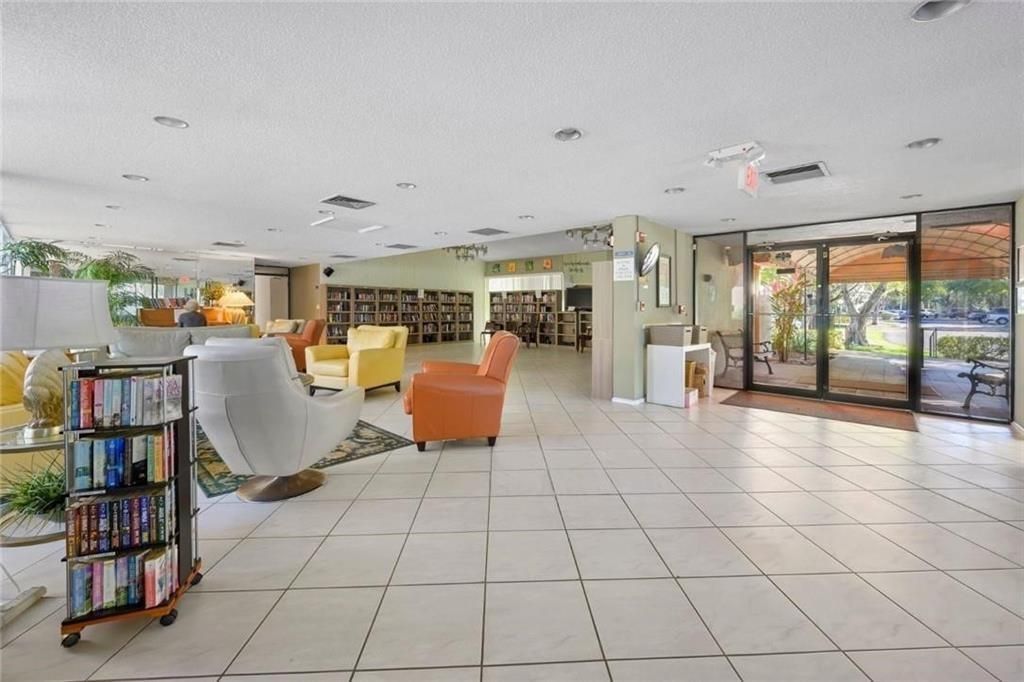 2334 S Cypress Bend Dr, Unit 308, Pompano Beach, FL 33069 Photo