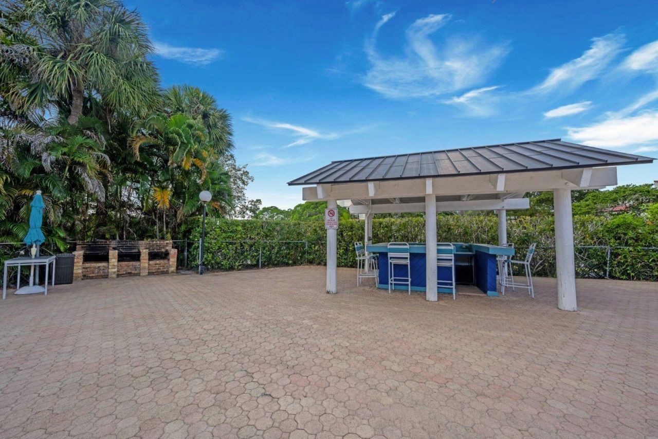 2334 S Cypress Bend Dr, Unit 308, Pompano Beach, FL 33069 Photo