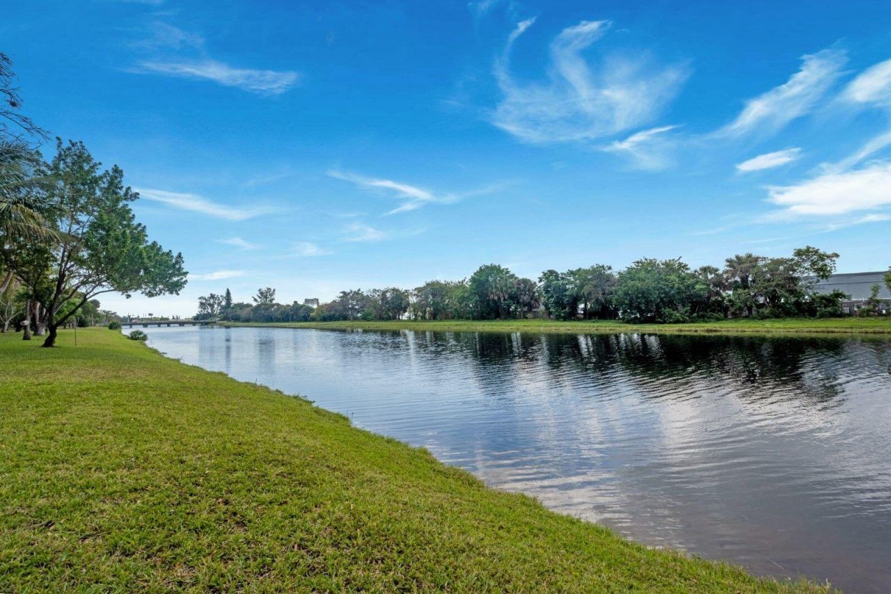 2334 S Cypress Bend Dr, Unit 308, Pompano Beach, FL 33069 Photo