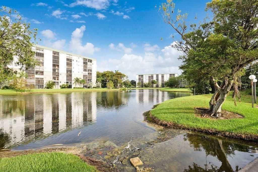 2334 S Cypress Bend Dr, Unit 308, Pompano Beach, FL 33069 Photo